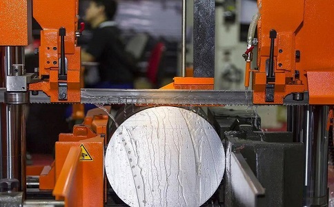 马山立式金属带锯床切削出现跑带故障解决方法！